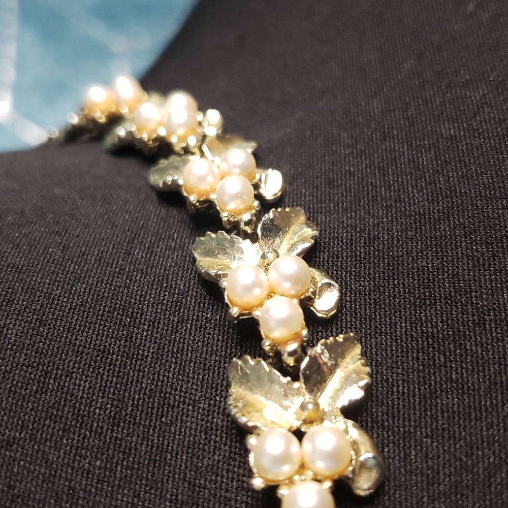 Gold & Pearl choker necklace w leaves